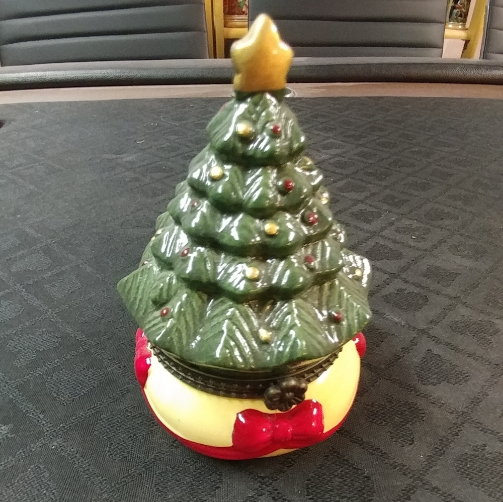 Mr. Christmas Animated Music Box Tree